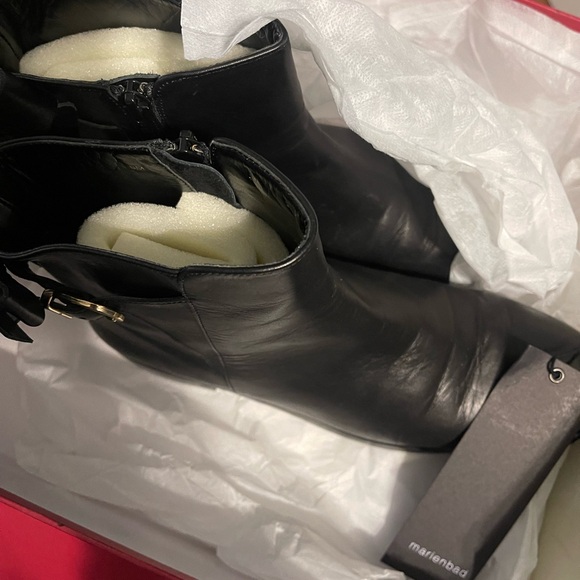Vaneli Genius Bow Back Calf Booties! Like New! With Box! Kept in shoe covers - Picture 6 of 11